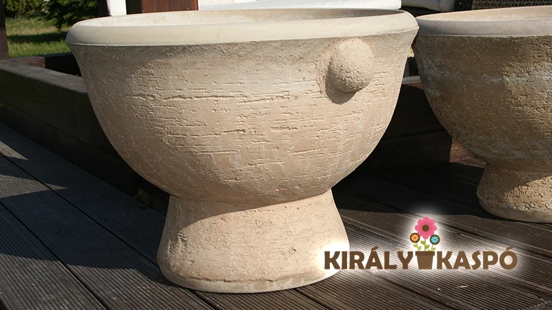 Fagyálló virágtartó, kaspó